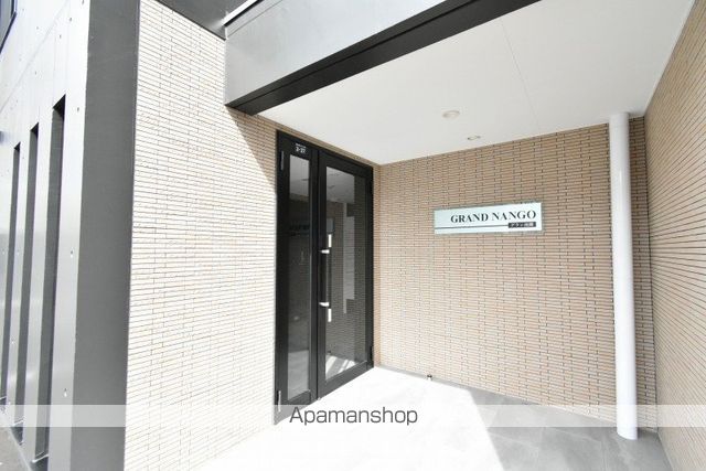 グラン南郷の玄関写真