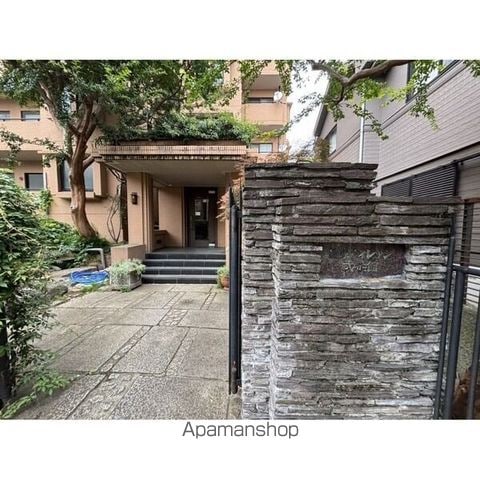 綾東ヴィレッジ弐番館の玄関写真