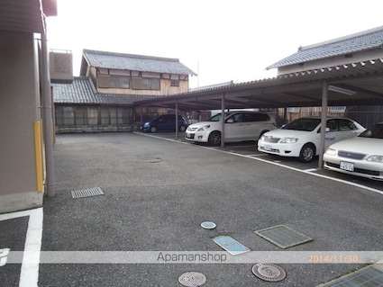 コスミックルーム２１[2LDK/61.76m2]の駐車場