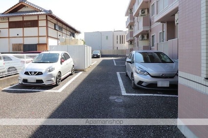 クリスタル甲府丸の内[1R/33.75m2]の駐車場