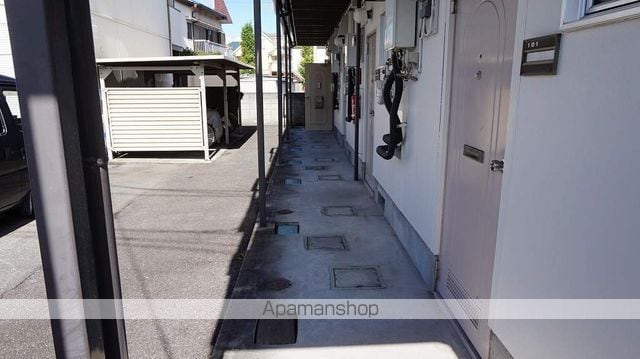 コーポタンザワB棟の玄関写真