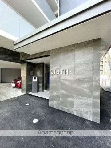 LIBTH新町WESTの玄関写真