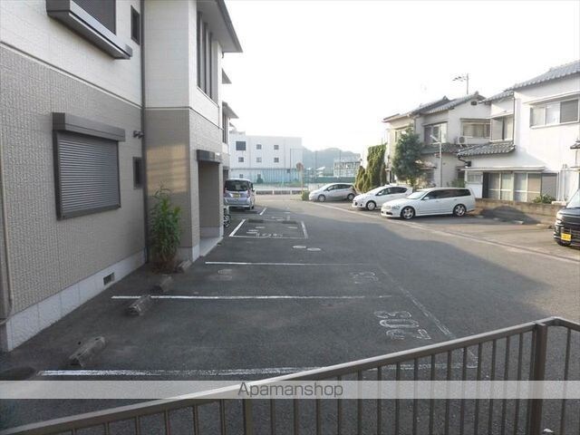 和歌山県和歌山市小雑賀[3DK/54.07m2]の駐車場1