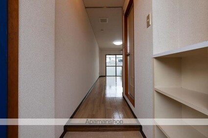 ハイツ亀岡[1R/19.84m2]の玄関