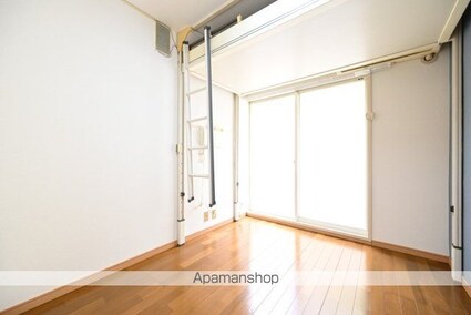 メトリブ三軒茶屋[1R/14m2]のリビング・居間1