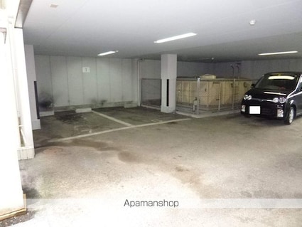 レジデンス大津[1R/20.4m2]の駐車場