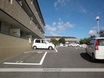 セレス薊野[1LDK/40.6m2]の駐車場