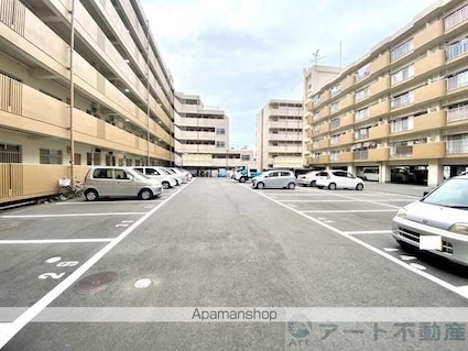 大聖ハイツ　西棟[1R/60m2]の駐車場