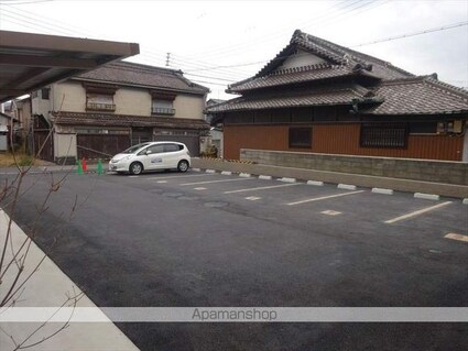 ファミール中之島[1R/33.61m2]の駐車場1