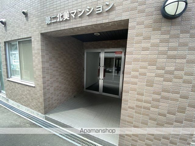 第二北美マンションの玄関写真