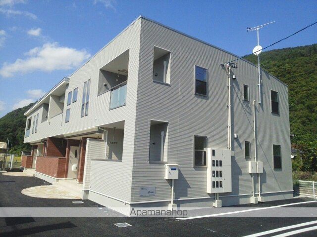 パルメゾン 弐番館の玄関写真