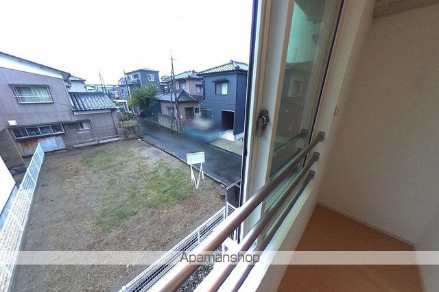 新潟市中央区 2階建 築12年の玄関写真