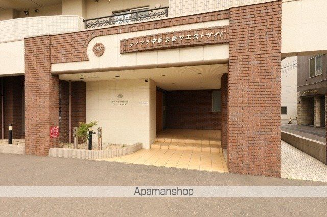 ティアラ中島公園ウエストサイドの玄関写真