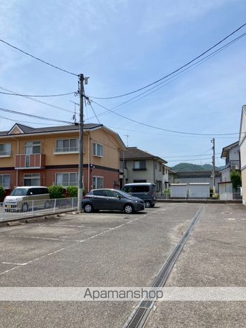 レジデンスＢ棟[3DK/54m2]の駐車場