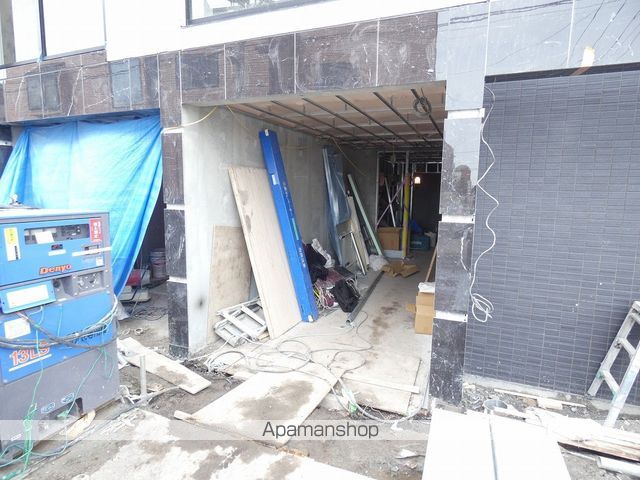 アルファスクエア福住2条の玄関写真