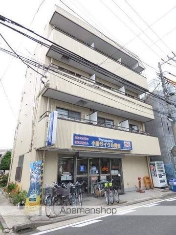 横浜市神奈川区六角橋のマンションの外観1