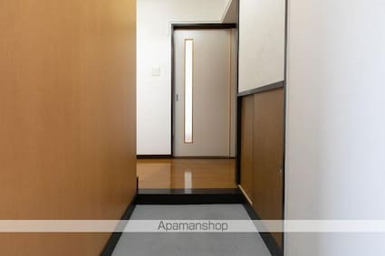 ヴィラ・アンソレイエ牟礼Ⅰ[3DK/57.38m2]の玄関