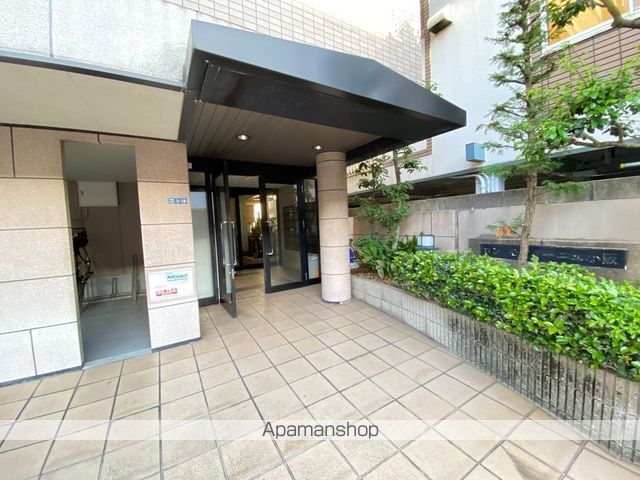 ロンモンターニュ小阪の玄関写真