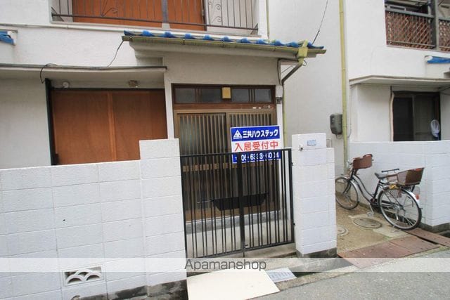 北条貸家4号の玄関写真