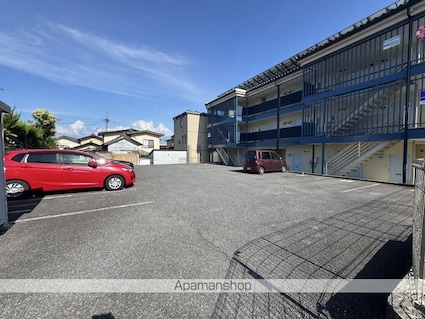 長野県長野市桐原２丁目[1K/23.35m2]の駐車場3