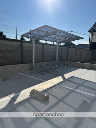 大阪府岸和田市春木宮川町[1LDK/31.23m2]の駐車場