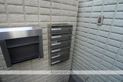 メゾンこばやし[1K/26.72m2]のエントランス