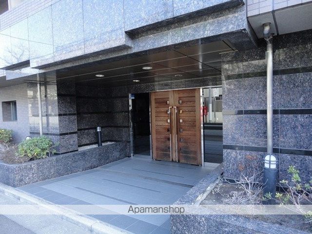 ルーブル上池台1番館の玄関写真