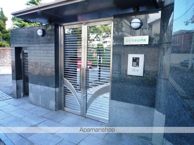 ロイヤル山芦屋の玄関写真