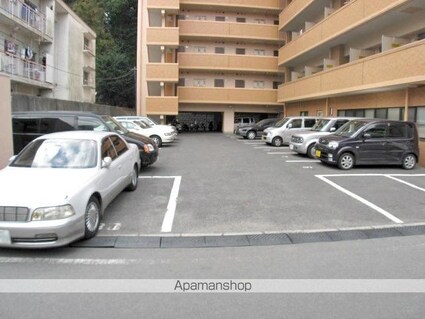 愛媛県松山市緑町１丁目[1K/19.8m2]の駐車場