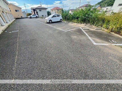 レオパレスかりがね[1K/21.65m2]の駐車場2