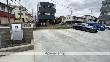 グラン[1LDK/43.66m2]の駐車場