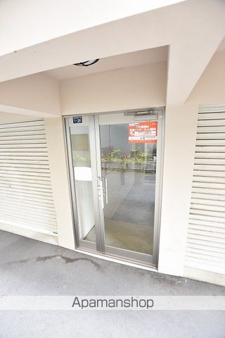 グラウディ・レビジョンIIの玄関写真