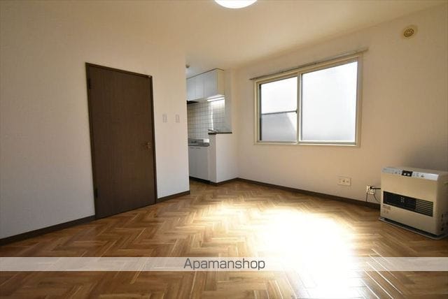 シャネル月寒の内装写真