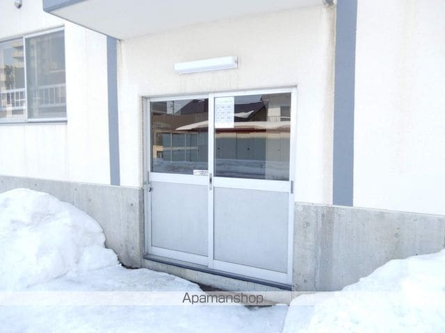 テレパレス西町IIの玄関写真
