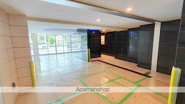 セレニテ阿波座ミラクの玄関写真