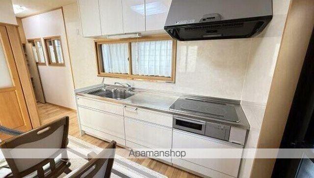 松山市 2階建 築20年の内装写真