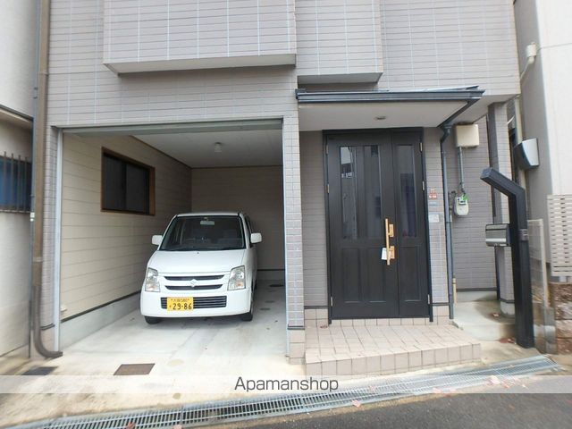 片町線 長尾駅 徒歩6分 3階建 築28年の玄関写真