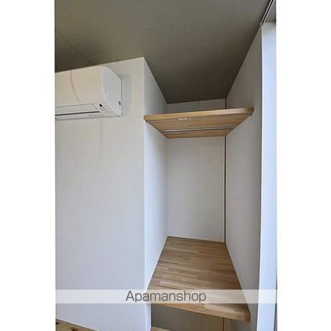 ニシオギソウの内装写真