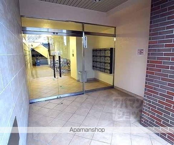 ファーストコート今出川北の玄関写真