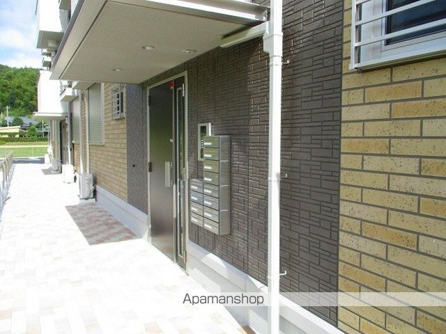 パストラルコート Cの玄関写真