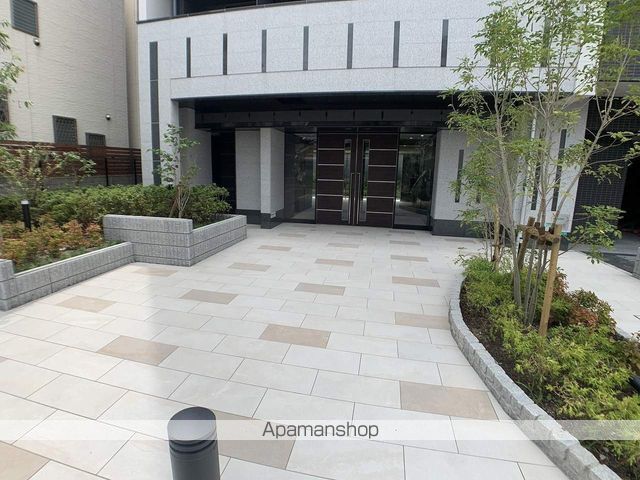 スプランディッド新大阪WESTの玄関写真