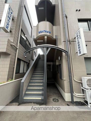 OGATAビルの玄関写真