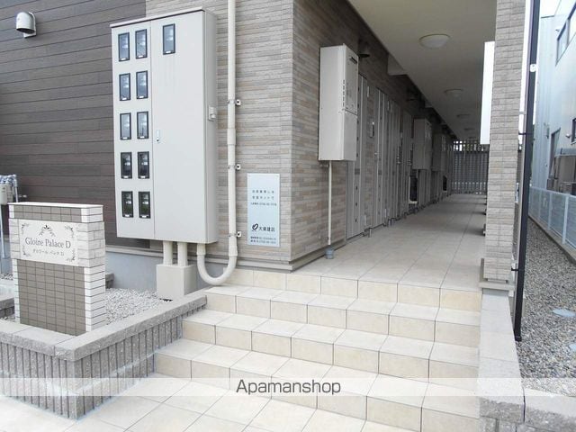 グロワールパレスDの玄関写真
