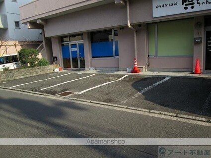 メゾン和泉[3DK/57.75m2]の駐車場1