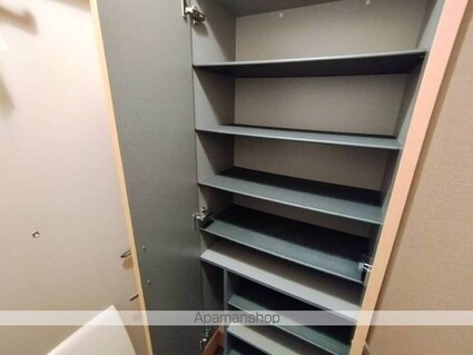 Ｔ＆Ｍ南烏山[1LDK/38.95m2]の玄関1