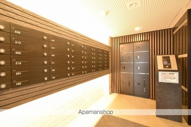 アルファスクエア福住2条の玄関写真