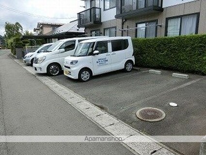 レジェンドふなき[1LDK/36m2]の駐車場