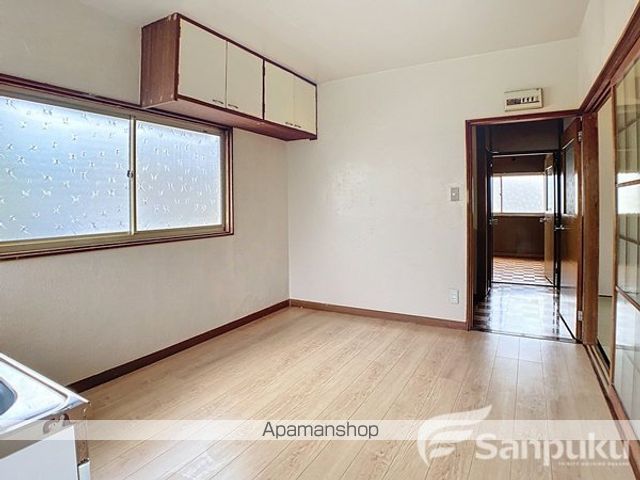 松山市 1階建 築50年の内装写真