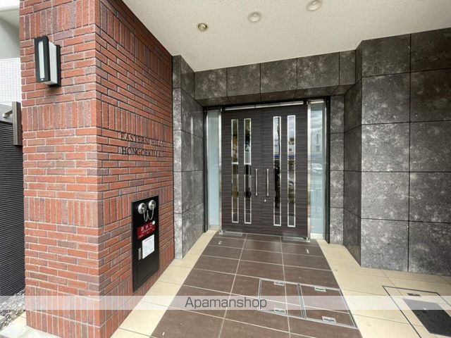 イースタンヒルズ本郷駅前の玄関写真