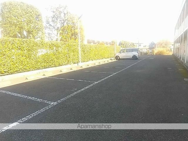 レオパレスデルニエＫⅡ[1K/19.87m2]の駐車場1